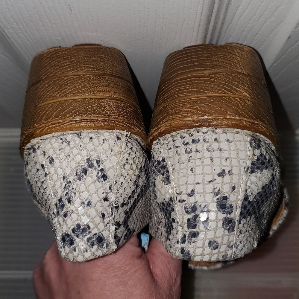 BORN snakeskin print clogs - Picture 10 of 10